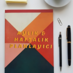 Aylık Haftalık Planlayıcı, A4, Karton Kapak, Amerikan Cilt, Prizma Desenli